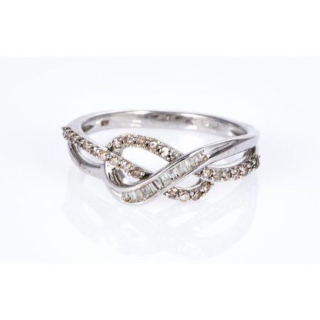 White Gold Elegance Diamond Ring