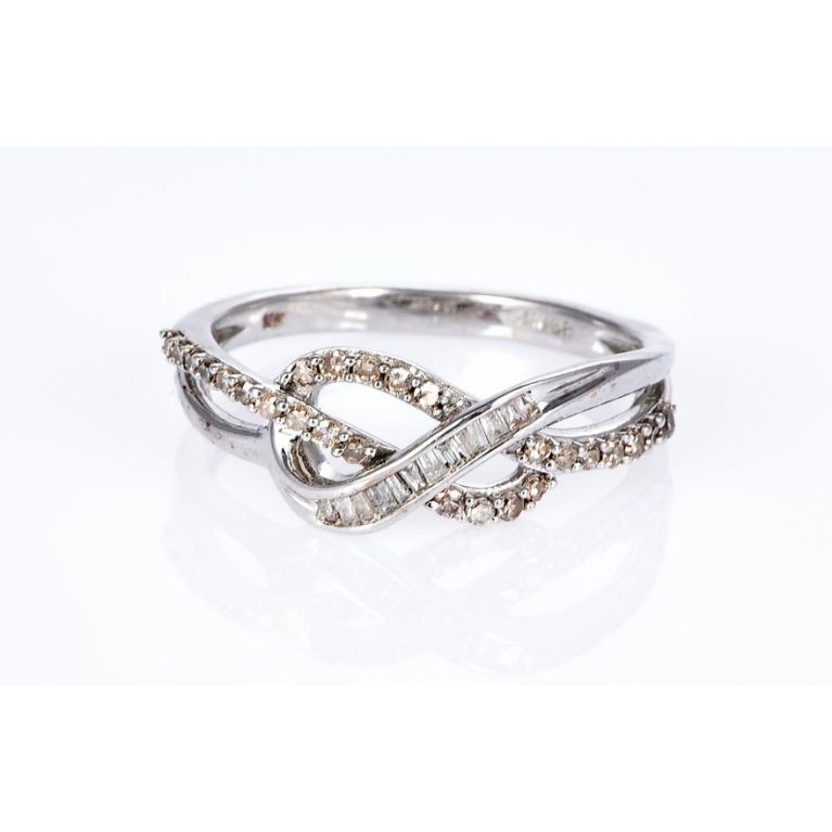 White Gold Elegance Diamond Ring