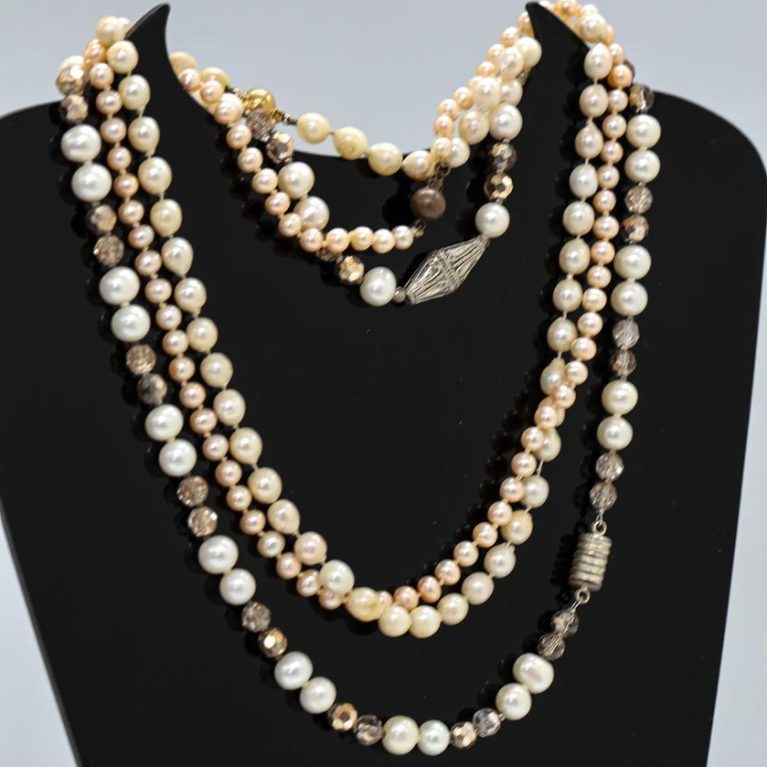 Timeless Pearl Trio Necklace